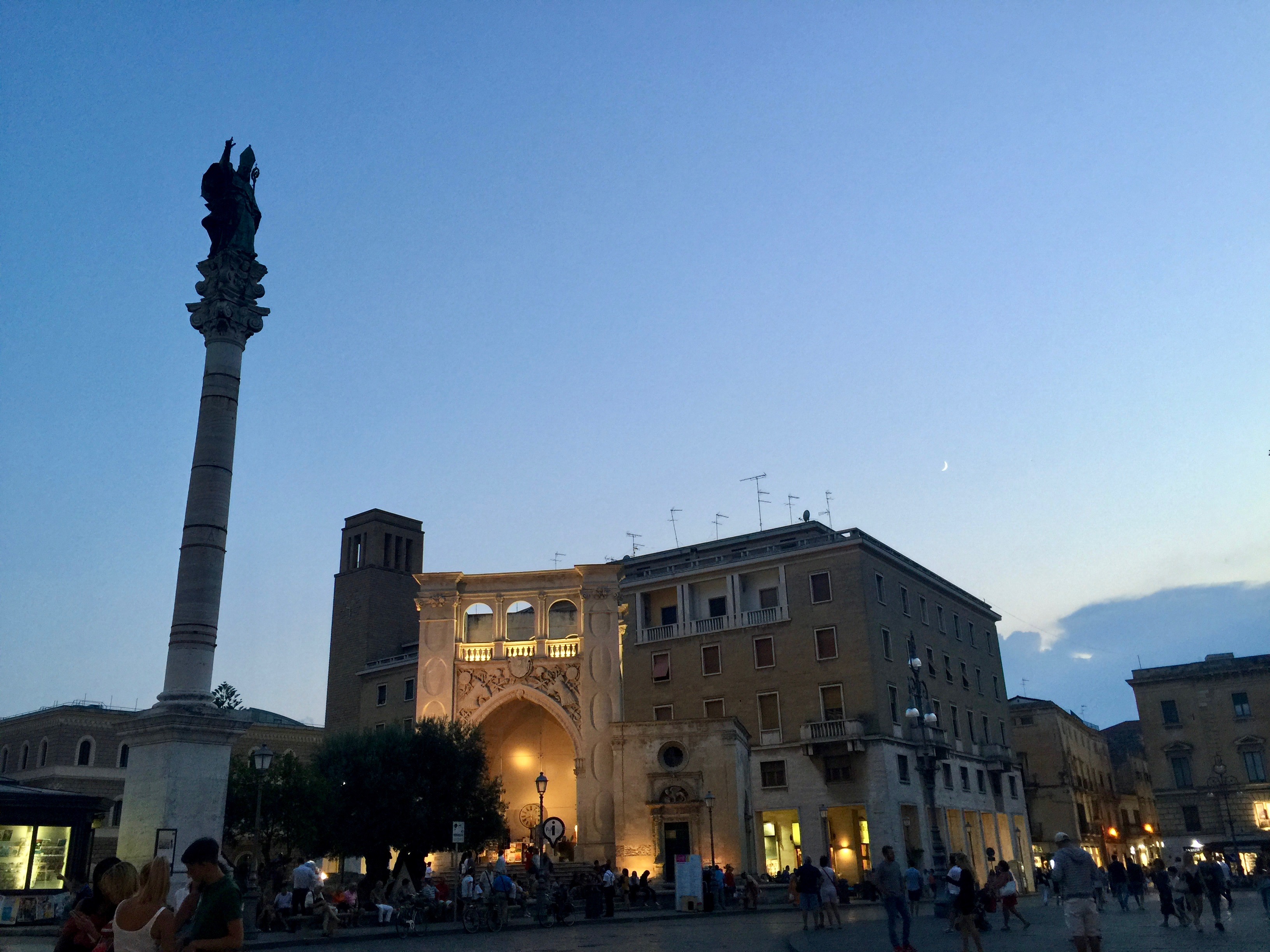 la piazza di Sant'Oronzo a Lecce