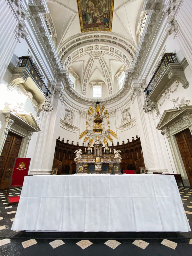 L'altare della cattedrale di Sant'Orso